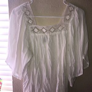 WHITE LACY TOP